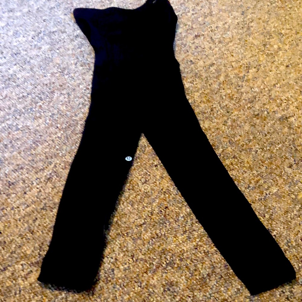 Lululemon running pants. Zippered back pocket. Worn 2 times. Like new.